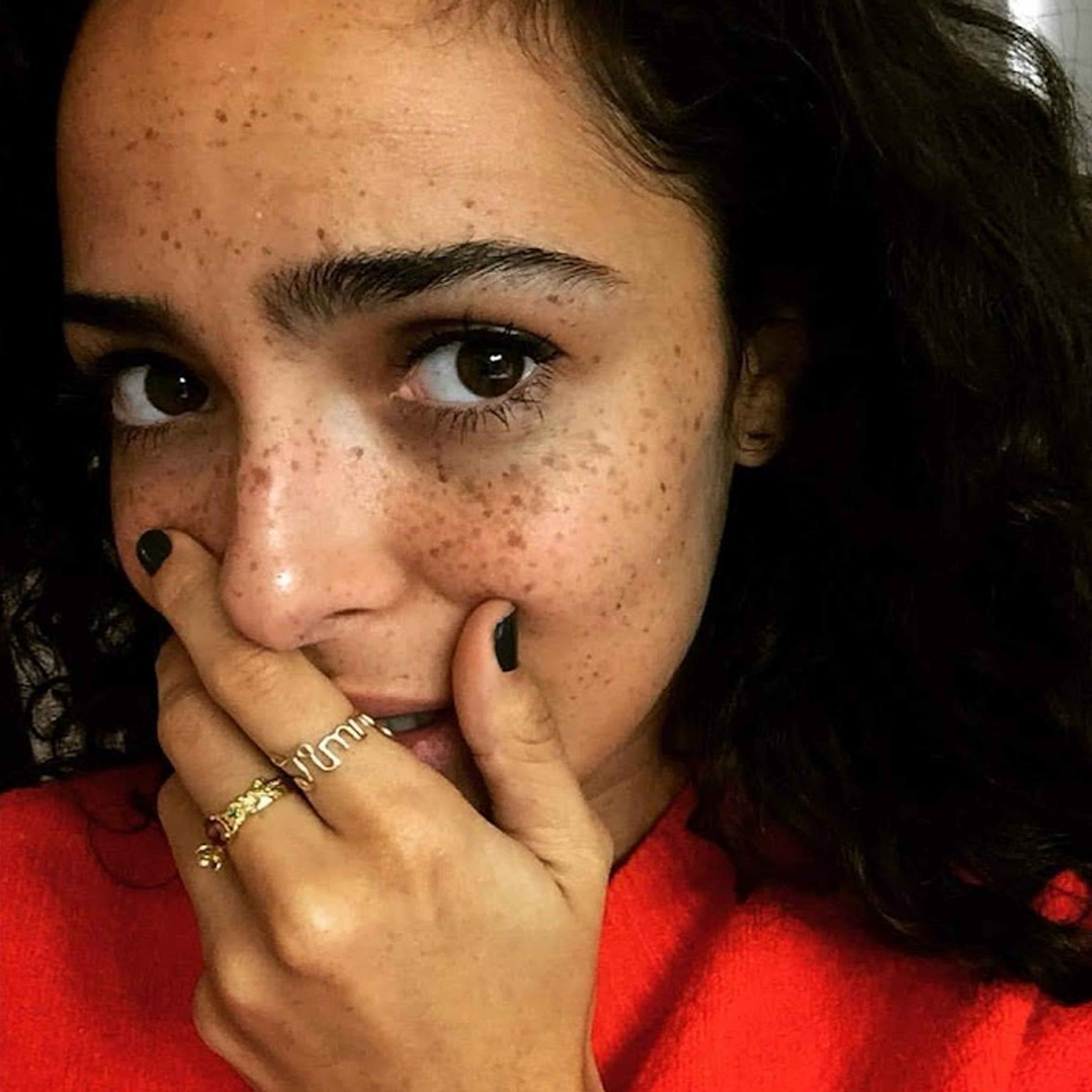 Anna Shaffer wears her personalised 'Jimmy' Ring in gold