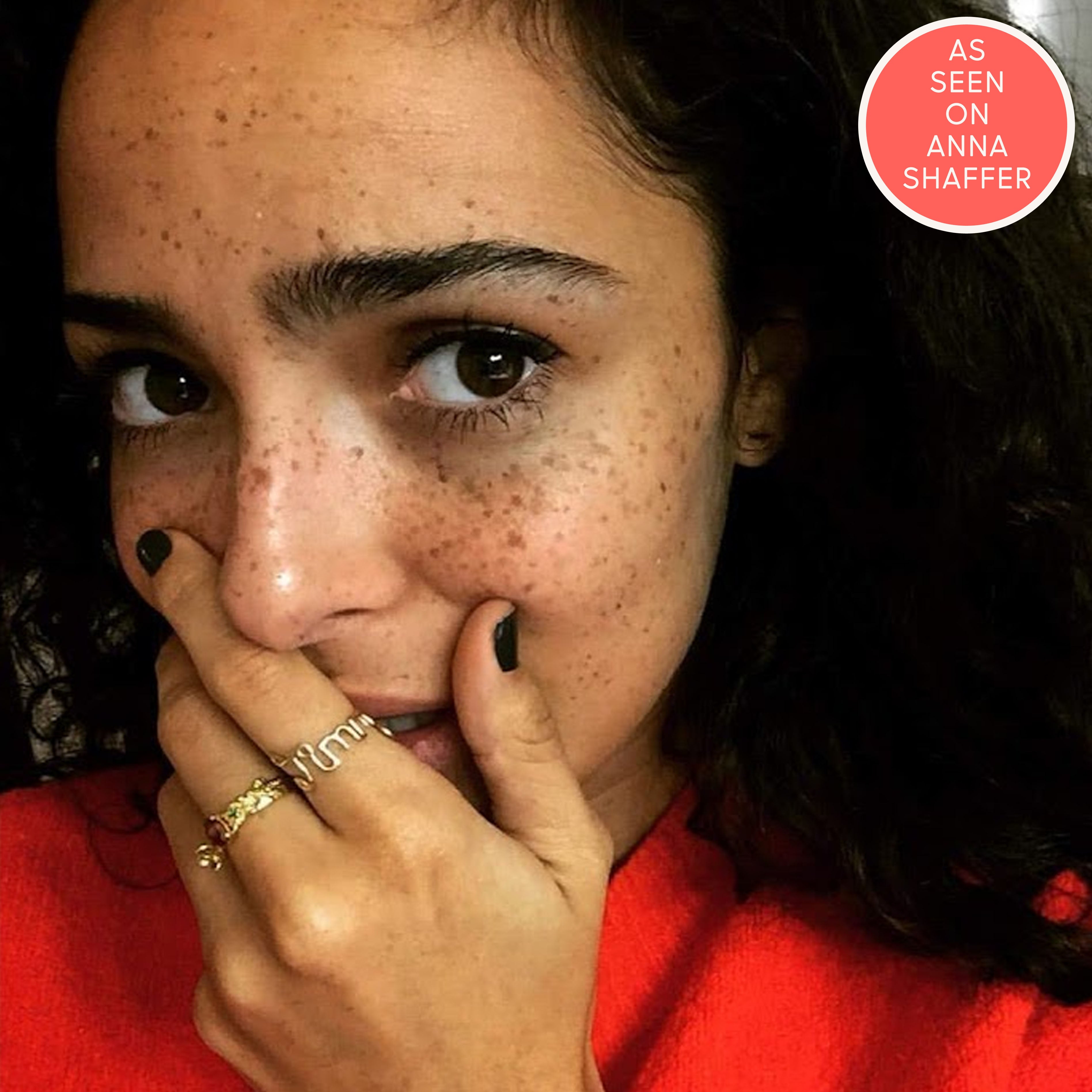 Anna Shaffer wears personalised Jimmy ring in gold