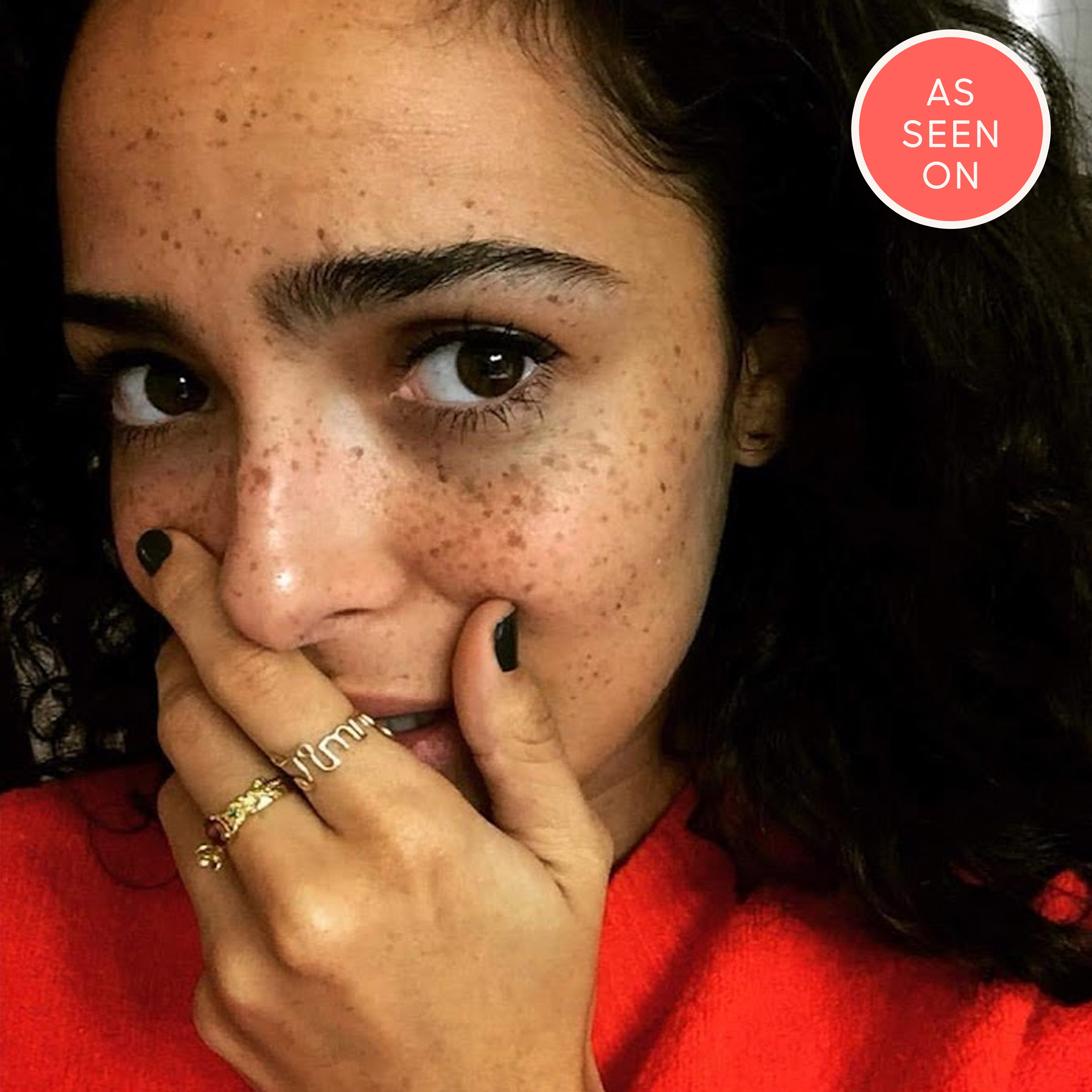 Anna Shaffer wears personalised Jimmy ring in gold