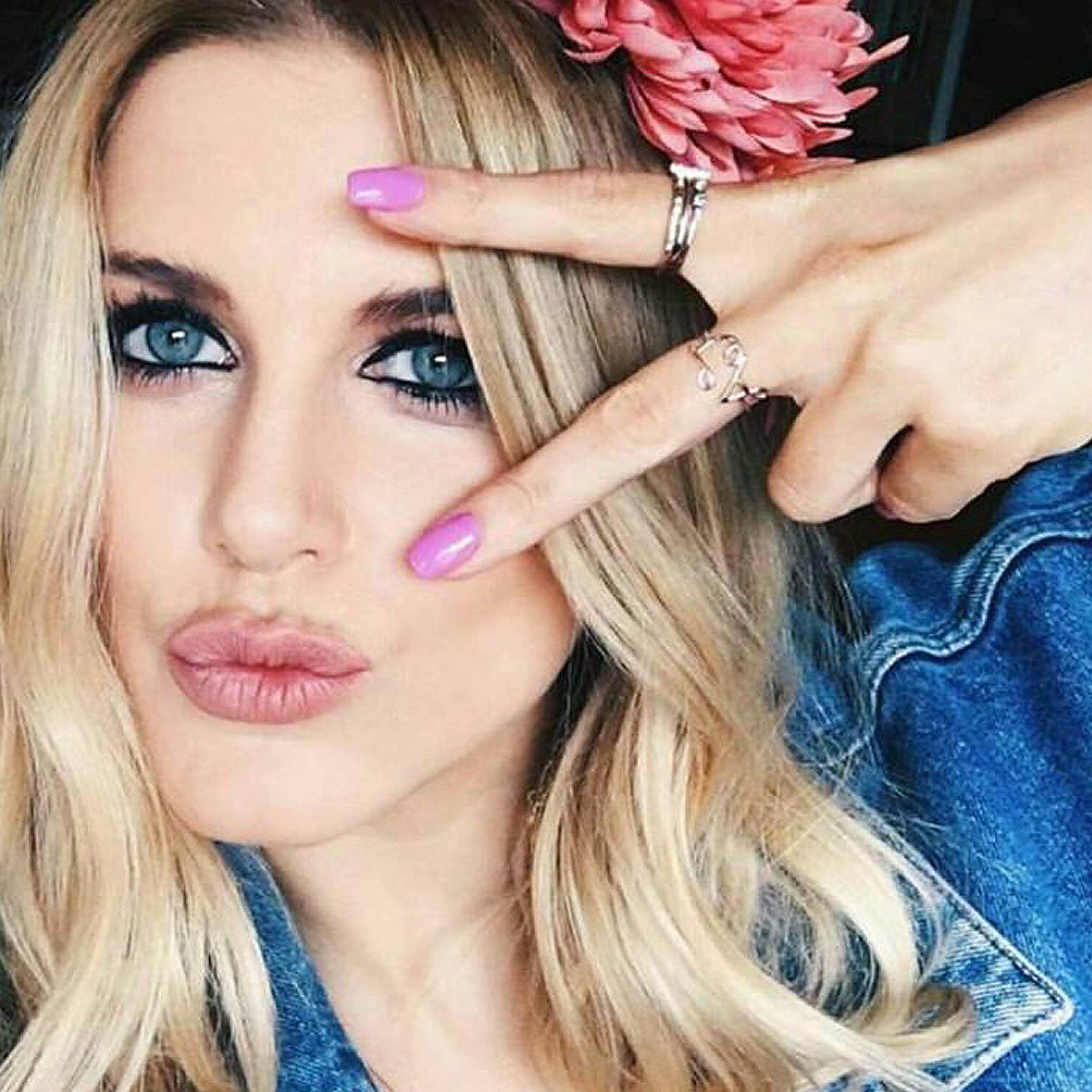 Ashley James wears her personalised 'AJ' Ring in gold
